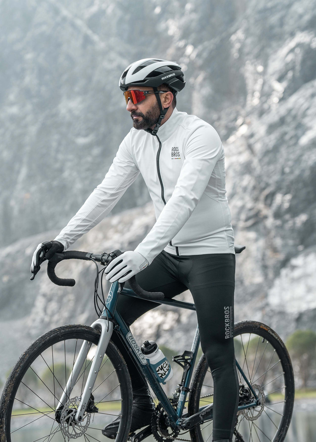 ROAD TO SKY Windproof warm jacket White